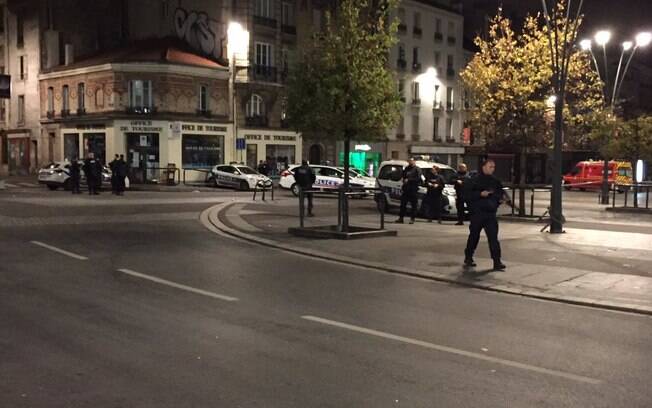OperaÃ§Ã£o policial em Saint-Denis, em Paris, busca suspeitos de ligaÃ§Ã£o com ataques terroristas da Ãºltima sexta