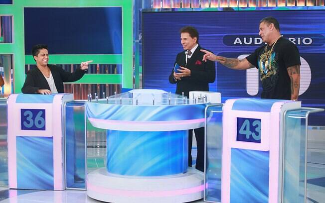 Silvio Santos recebe Thammy Miranda e Alexandre Frota no 'Jogo das 3 pistas'