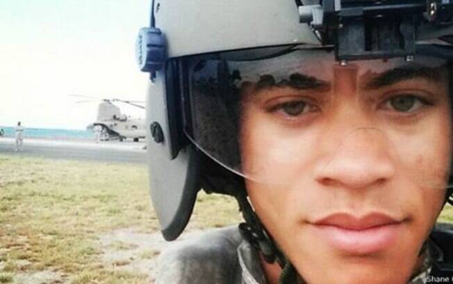Nos registros do Exército, Ortega ainda aparece como mulher e, em algumas ocasiões, se vê forçado a usar um uniforme feminino 