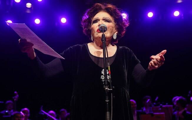A atriz Bibi Ferreira durante o espetáculo