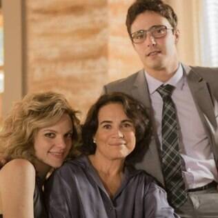 Esther (Regina Duarte) é lésbica e mãe dos gêmeos Luis (Thiago Rodrigues) e Laila (Maria Eduarda)