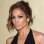 Jennifer Lopez mostra que é necessário cuidar dos seios como um todo, sem esquecer das laterais, porque certos decotes exibem bastante. Foto: Getty Images
