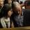 Aimee e Carl, irmãos de Oscar Pistorius, esperam para mais um dia de procedimentos na corte em Pretoria, nesta terça-feira, sobre a morte da modelo Reeva Steenkamp. Foto: Reuters