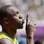 Bolt aponta o dedo para cima em seu ritual antes de correr. Foto: AP