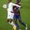 Borges tenta dominar a bola sob marcação de Abdal. Foto: Newscom