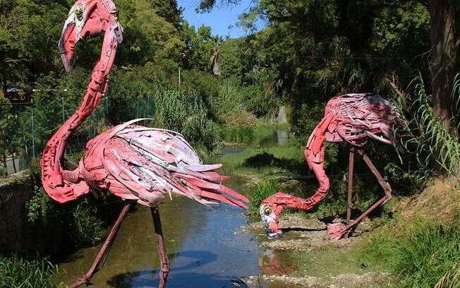 Artur Bordalo cria esculturas de animais a partir de objetos qe viraria lixo