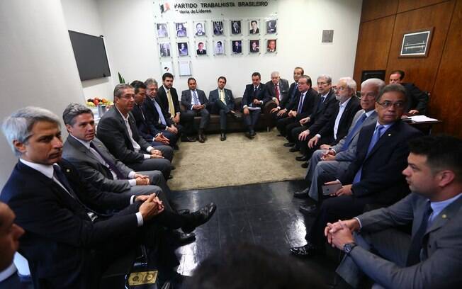 Reunião de líderes dos partidos com o presidente da comissão, deputado Rogério Rosso (PSD-DF)
