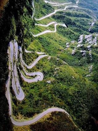 A incrível estrada da Serra do Rio do Rastro: mais de 250 curvas, visual de tirar o fôlego!!