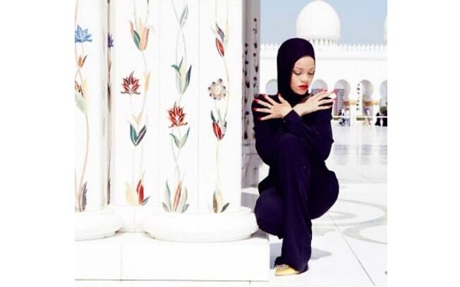 Rihanna fez várias posas na Grande Mesquita Sheikh Zayed 