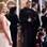 Rosamund Pike posa para fotos no tapete vermelho. Foto: JOHN SHEARER/AP