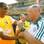 O veterano Rivaldo cumprimenta Felipão, treinador do Palmeiras, antes do início da partida. Foto: Gazeta Press