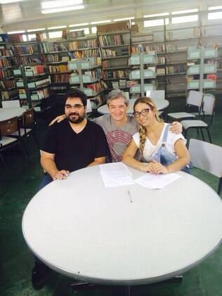 Valesca Popozuda com o professor, Antônio, e o apresentador Serginho Groisman