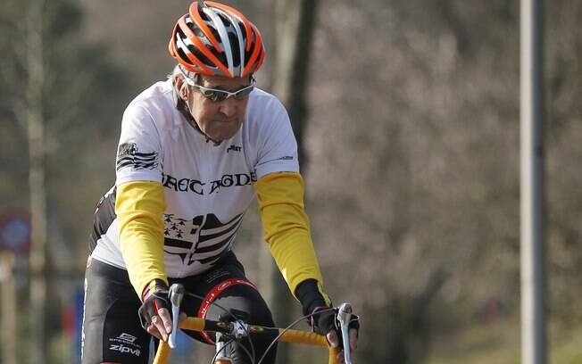 Secretário de Estado dos EUA, John Kerry, andando de bicicleta