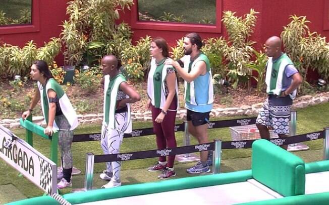 Durante a prova, chamada ‘Circuito BBB’, os participantes tinham que desviar de obstáculos para conseguir pegar objetos, mas em ordem alfabética