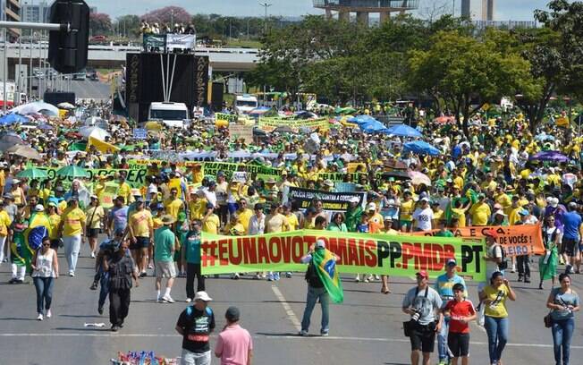Em Brasília, manifestantes pediram a saída de Dilma Rousseff