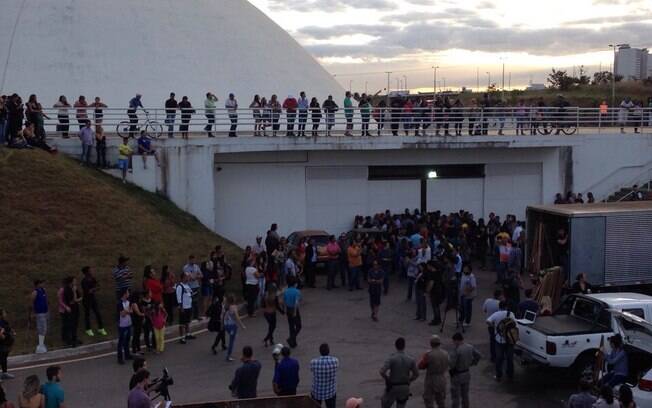 Cerimônia acontece no Palácio da Música, um dos teatros do Centro Cultural Oscar Niemeyer, em GoiâniaVelório. Foto: Clenon Ferreira/especial para o iG