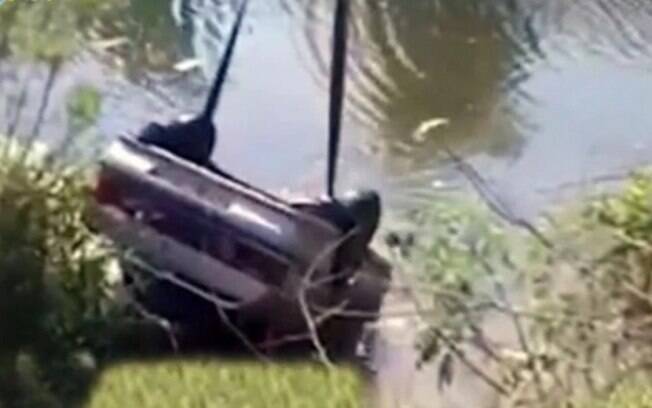 Namorado, agora viúvo, conseguiu quebrar o vidro com os pés e escapou da morte