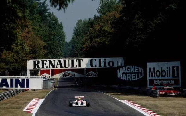 Ayrton terminou o GP em segundo, mas continou liderando com folga o campeonato. Foto: Getty Images