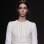 Bordado delicado em vestido de noiva da grife Valentino. Foto: Getty Images
