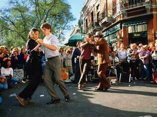 Apresentação de tango nas ruas de San Telmo, em Buenos Aires