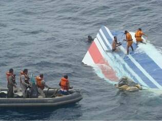 Destroços do avião localizados em de junho de 2009, pela Marinha brasileira