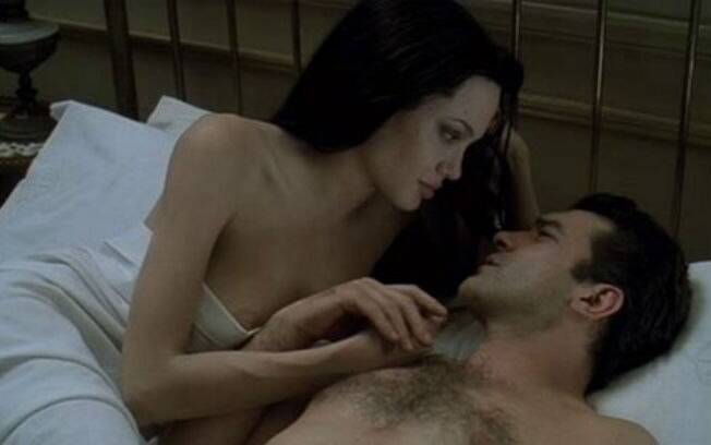 Em ‘Pecado Original’, Antonio Banderas persegue a misteriosa Angelina Jolie, com quem se casou, mas não é nada do que ele pensa