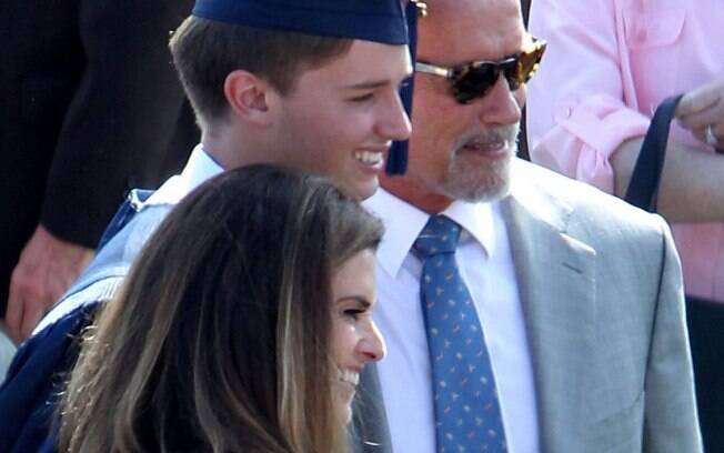 Arnold ao lado do filho Patrick e da filha Maria Shriver