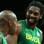 Leandrinho e Nenê conversam durante a partida. Foto: Getty Images