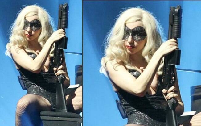 Lady Gaga também fez pose com armamento pesado