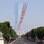 Os aviões sobrevoam a Champs Elysees, neste domingo. Foto: AP