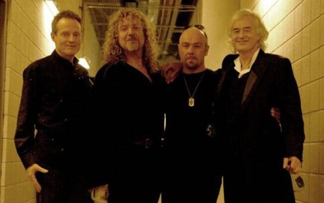 O Led Zeppelin nos bastidores de seu último show: John Paul Jones, Robert Plant, Jason Bonham e Jimmy Page