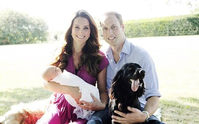 Kate Middleton, Príncipe William e Príncipe George entre os cachorros da família, Lupo e Tilly