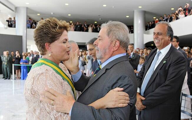 Lula e Dilma se encontram na posse da presidente: os dois petistas somaram 4.5 mil cargos comissionados