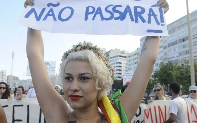 A ativista do FEMEN Brasil, Sara Winter durante protesto no Rio
