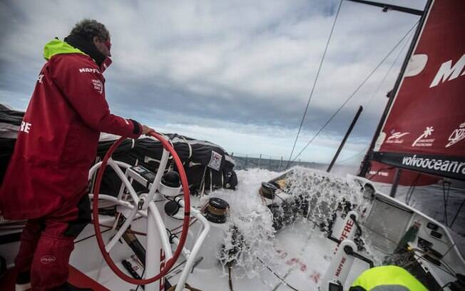 O barco da equipe espanhola MAPFRE segue na sexta colocação da Volvo Ocean Race
