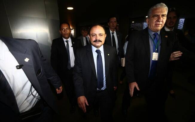 Presidente em exercício na Câmara, Waldir Maranhão pode perder direitos políticos