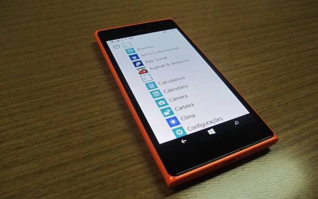 Aparelho roda a última versão do Windows Phone, a 8.1 Denim
