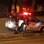 <span>Policiais correm para socorrer outra vítima baleada durante sequestro de ônibus</span> - <strong>Foto: Agência O Globo</strong>