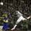 Castán afasta bola de cabeça em disputa contra o atacante Mouche. Foto: EFE
