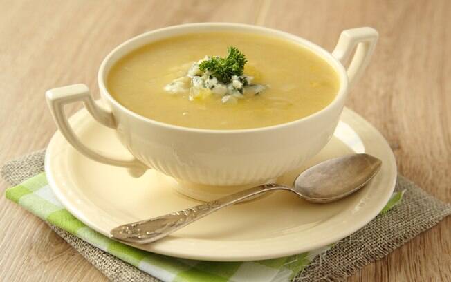 Sopa instantânea de cebola: 899 mg por 11 gramas da mistura (1 colher de sopa). Foto: Thinkstock/Getty Images