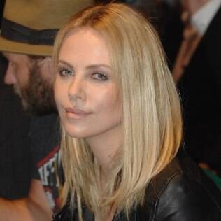 Charlize Theron antes do corte
