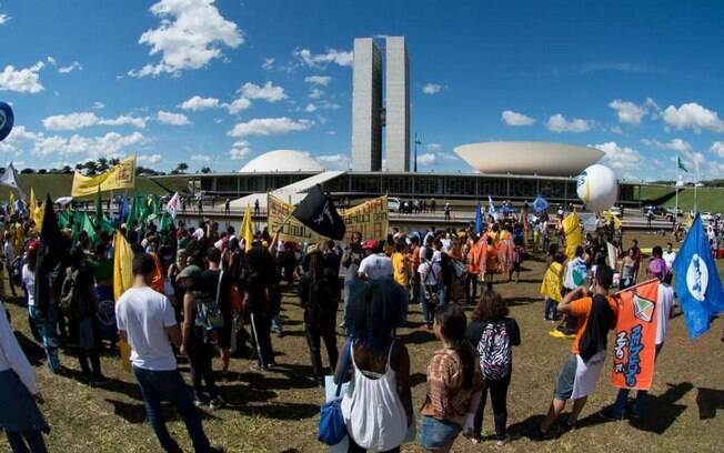 Grupos contra a da PEC da redução da maioridade penal fazem protesto em frente ao Congresso Nacional. Foto: Marcelo Camargo/ Agência Brasil