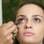 Aplique lápis preto na linha d´água dos olhos – se quiser, dê uma esfumada com a ponta dos dedos. Foto: Tricia Vieira / Fotoarena