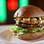 Hamburger com queijo branco derretido na chapa, champignon e shoyu, alface, tomate e molho tarê, no Chips Burger. Foto: Divulgação/Restaurant Week SP