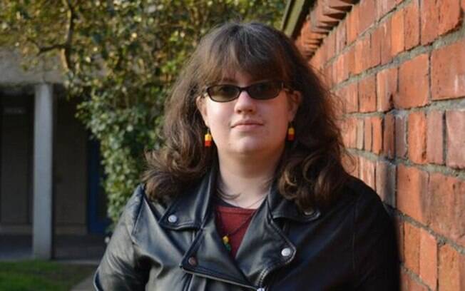 Liz é assexual, mas namora Nick, que não é; 'qualquer relacionamento envolve compromisso', diz ela