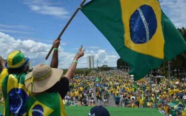 Protesto de Brasília reuniu estimadas 100 mil pessoas