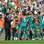 Jogadores reservas e titulares do México comemoram o gol . Foto: AFP