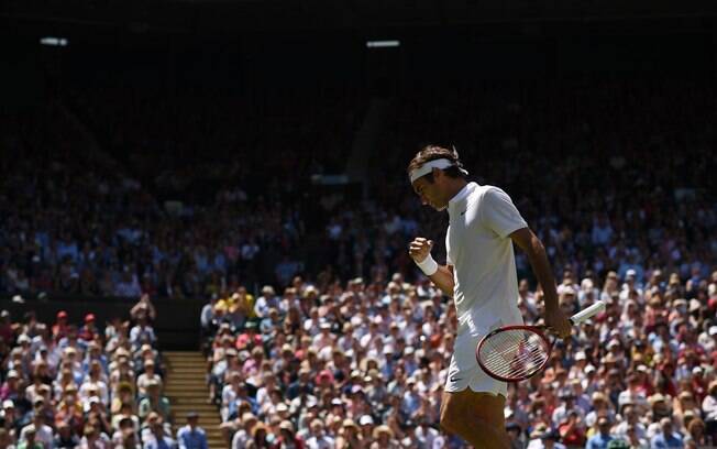 Roger Federer venceu Marin Cilic por 3 sets a 2 de virada e está na semifinal de Wimbledon. Ele irá encarar Milos Raonic Roger Federer venceu Marin Cilic por 3 sets a 2 de virada e está na semifinal de Wimbledon. Ele irá encarar Milos Raonic