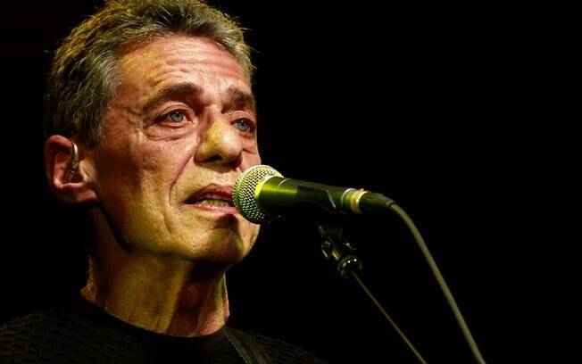 Chico Buarque se esqueceu de que tinha dado uma entrevista para a biografia censurada de Roberto Carlos...