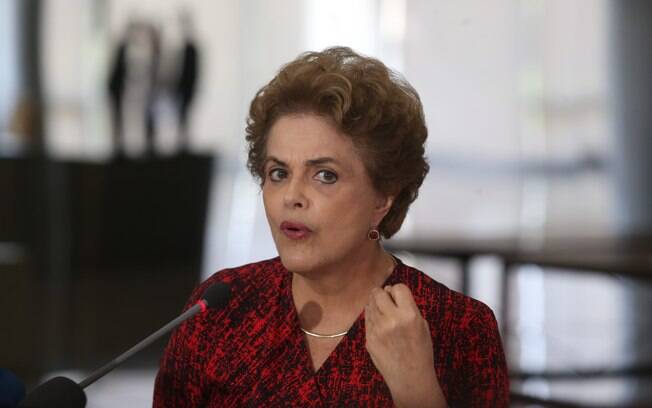 Dilma Rousseff durante curta coletiva de imprensa sobre a nomeação de Lula como ministro